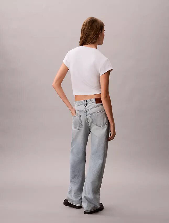 Jeans retos e leves dos anos 90 Jeans retos e leves dos anos 90