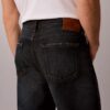 Jeans retos e leves dos anos 90 Jeans retos e leves dos anos 90
