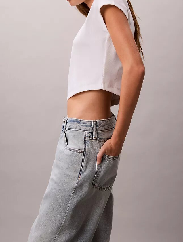 Jeans retos e leves dos anos 90 Jeans retos e leves dos anos 90