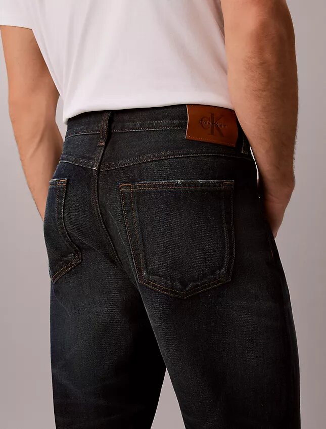 Jeans retos e leves dos anos 90 Jeans retos e leves dos anos 90