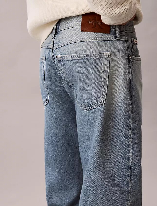 Jeans retos e leves dos anos 90 Jeans retos e leves dos anos 90