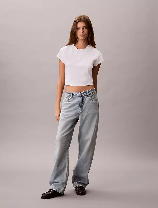 Jeans retos e leves dos anos 90 Jeans retos e leves dos anos 90