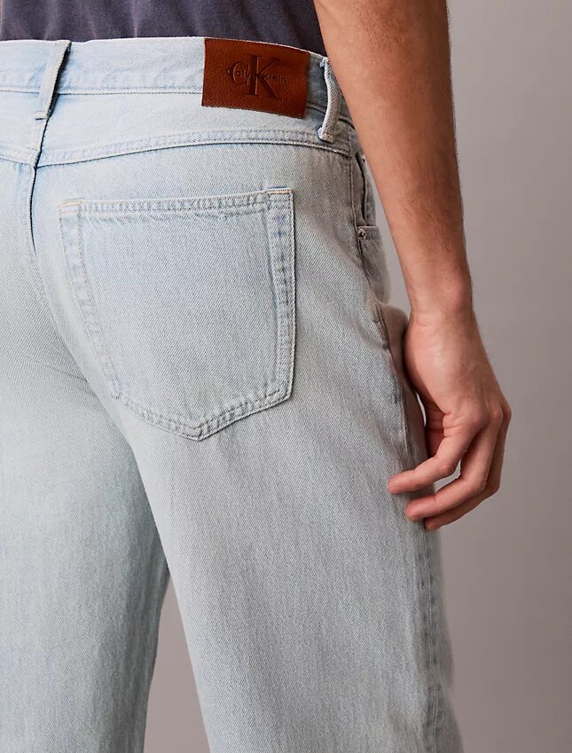 Jeans retos e leves dos anos 90 Jeans retos e leves dos anos 90