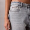 Jeans retos e leves dos anos 90 Jeans retos e leves dos anos 90