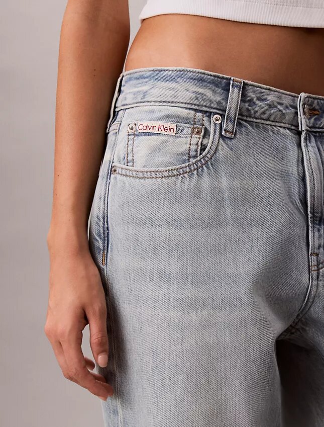Jeans retos e leves dos anos 90 Jeans retos e leves dos anos 90