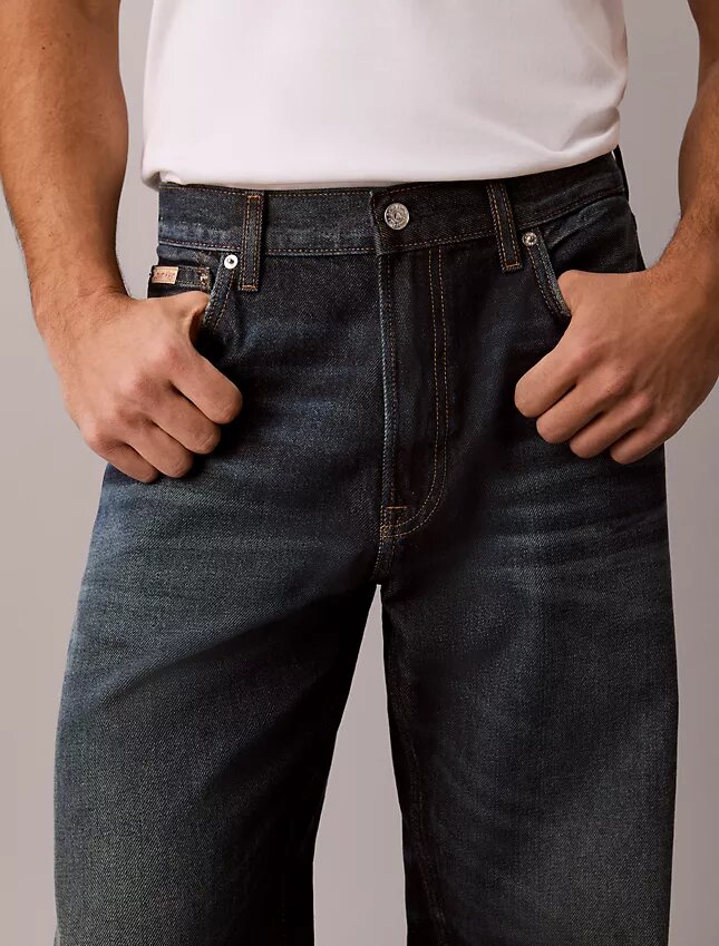 Jeans retos e leves dos anos 90 Jeans retos e leves dos anos 90