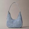 Mala a tiracolo em Denim com logótipo em forma de meia-lua Mala a tiracolo em Denim com logótipo em forma de meia-lua