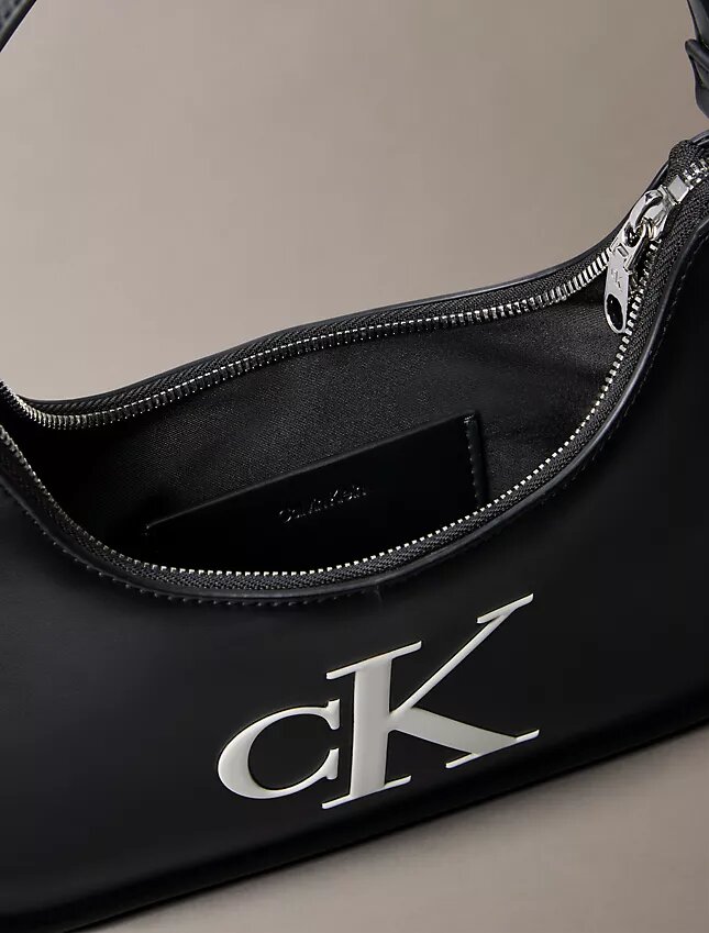 Mala de ombro com Monogram em relevo Mala de ombro com Monogram em relevo