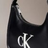 Mala de ombro com Monogram em relevo Mala de ombro com Monogram em relevo