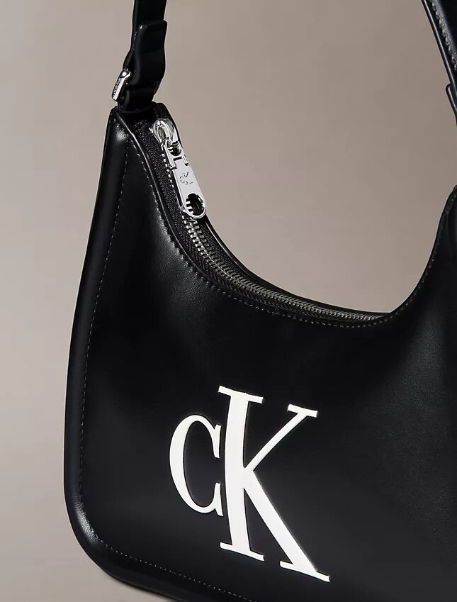 Mala de ombro com Monogram em relevo Mala de ombro com Monogram em relevo