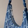Mala de ombro de Denim com logótipo em todo o tecido
