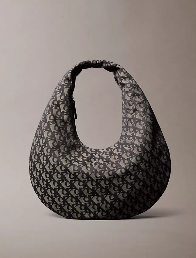 Mala de ombro em forma de meia-lua com Monogram em toda a superfície Mala de ombro em forma de meia-lua com Monogram em toda a superfície