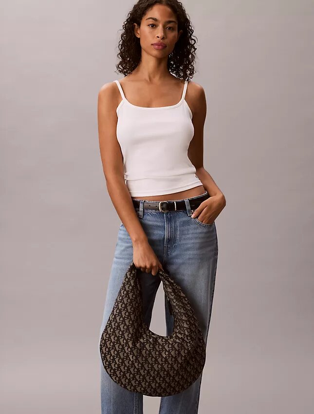 Mala de ombro em forma de meia-lua com Monogram em toda a superfície Mala de ombro em forma de meia-lua com Monogram em toda a superfície