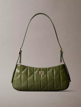 Mala de ombro pequena com logótipo em relevo