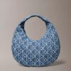 Mala Hobo em Denim com Logótipo Emblemático em Toda a Superfície Mala Hobo em Denim com Logótipo Emblemático em Toda a Superfície