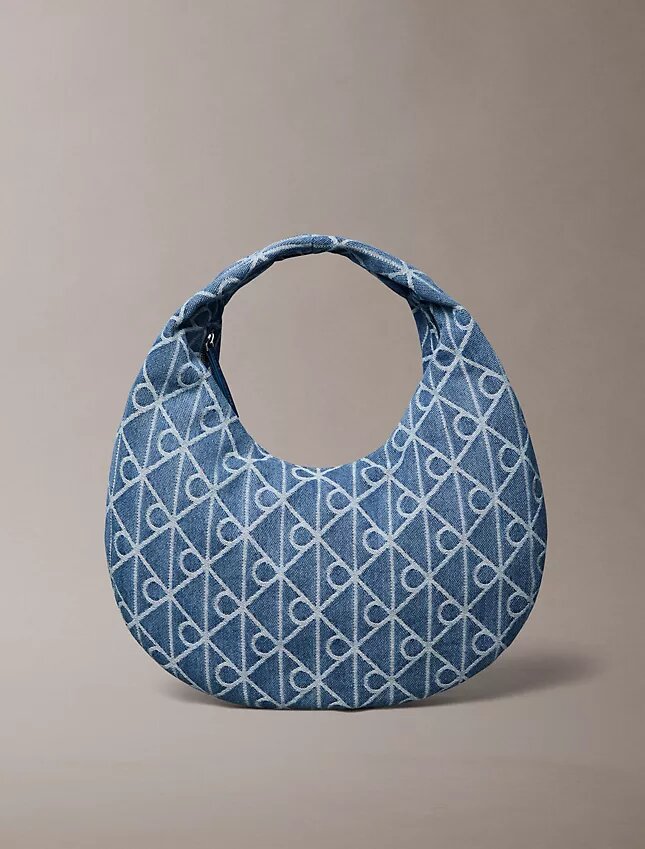 Mala Hobo em Denim com Logótipo Emblemático em Toda a Superfície Mala Hobo em Denim com Logótipo Emblemático em Toda a Superfície