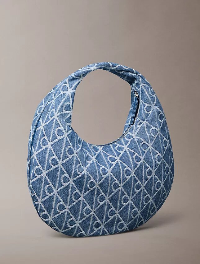 Mala Hobo em Denim com Logótipo Emblemático em Toda a Superfície Mala Hobo em Denim com Logótipo Emblemático em Toda a Superfície
