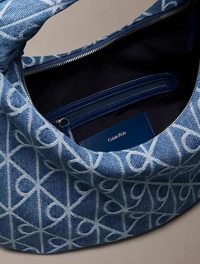 Mala Hobo em Denim com Logótipo Emblemático em Toda a Superfície Mala Hobo em Denim com Logótipo Emblemático em Toda a Superfície