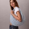 Mala Hobo em Denim com Logótipo Emblemático em Toda a Superfície Mala Hobo em Denim com Logótipo Emblemático em Toda a Superfície