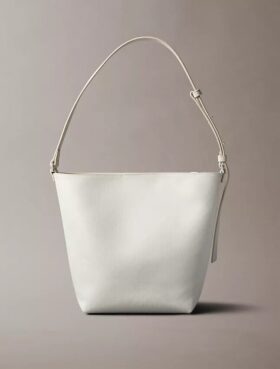 Mala tipo balde com logótipo em todo o corpo e bolsa