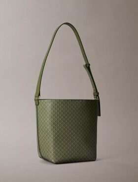 Mala tipo balde com logótipo em todo o corpo e bolsa