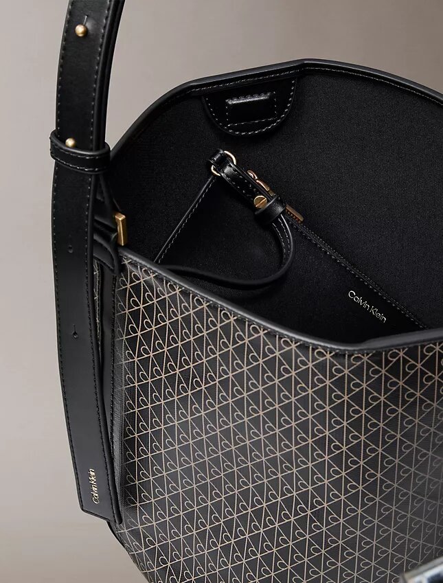 Mala tipo balde com logótipo em todo o corpo e bolsa Mala tipo balde com logótipo em todo o corpo e bolsa