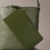 Mala tipo balde com logótipo em todo o corpo e bolsa Mala tipo balde com logótipo em todo o corpo e bolsa