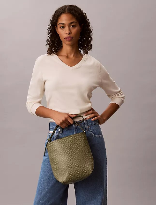 Mala tipo balde com logótipo em todo o corpo e bolsa Mala tipo balde com logótipo em todo o corpo e bolsa