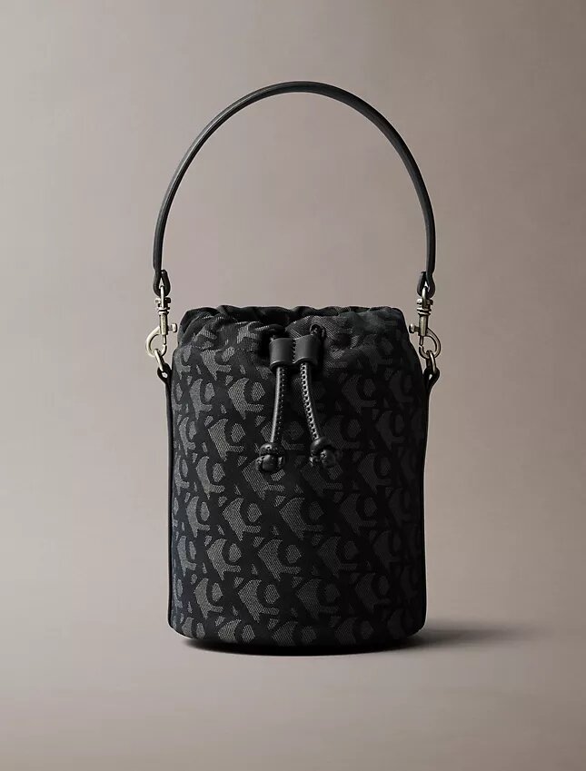 Mala tipo balde com Monogram em toda a superfície Mala tipo balde com Monogram em toda a superfície