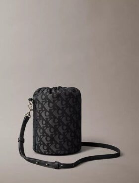 Mala tipo balde com Monogram em toda a superfície