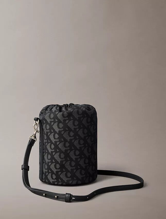 Mala tipo balde com Monogram em toda a superfície Mala tipo balde com Monogram em toda a superfície