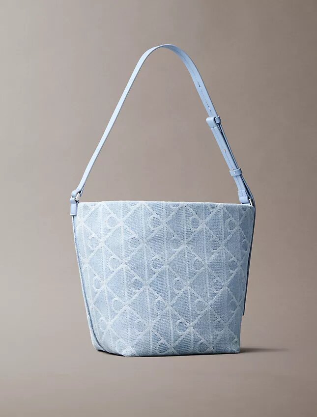 Mala tipo balde de Denim com logótipo Emblem por toda a superfície Mala tipo balde de Denim com logótipo Emblem por toda a superfície