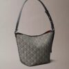 Mala tipo balde em jacquard com logótipo em todo o tecido e bolsa interior Mala tipo balde em jacquard com logótipo em todo o tecido e bolsa interior
