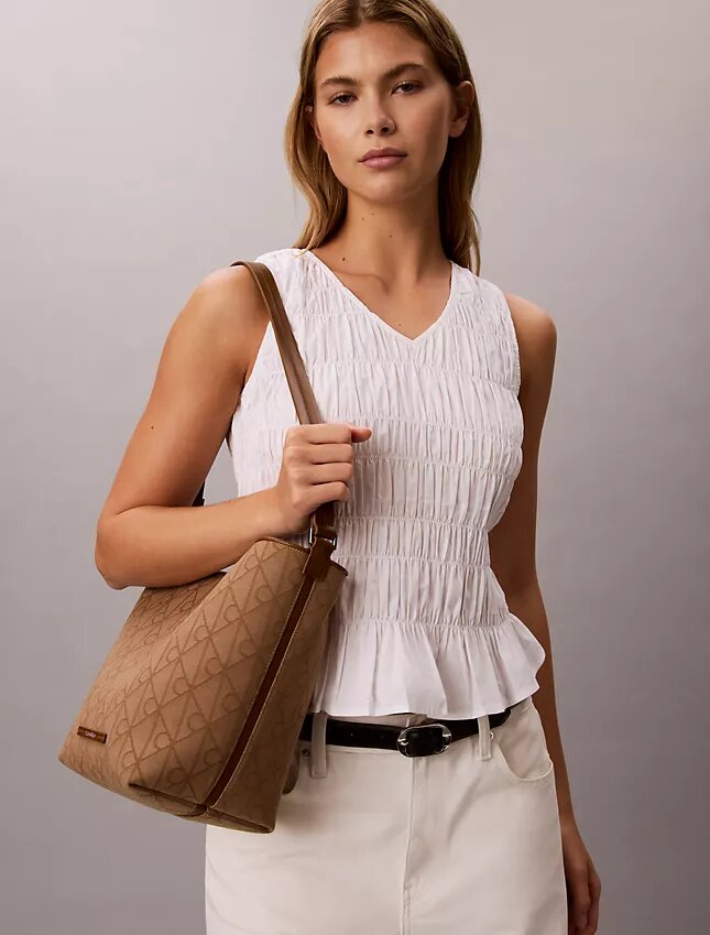 Mala tipo balde em jacquard com logótipo em todo o tecido e bolsa interior Mala tipo balde em jacquard com logótipo em todo o tecido e bolsa interior