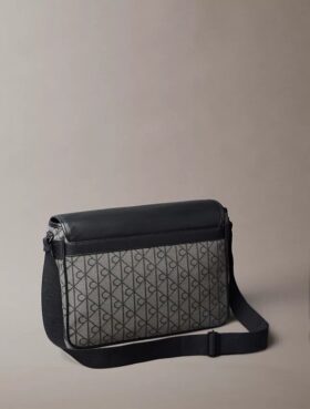 Mala tipo mensageiro com emblema em jacquard