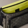 Mala tipo mensageiro com emblema em jacquard Mala tipo mensageiro com emblema em jacquard