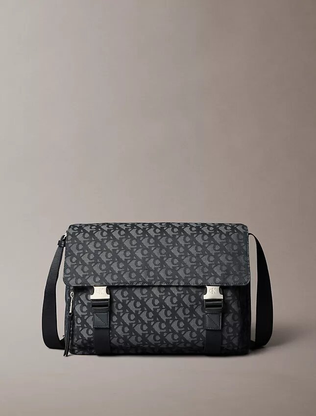 Mala tipo mensageiro com Monogram em toda a superfície Mala tipo mensageiro com Monogram em toda a superfície