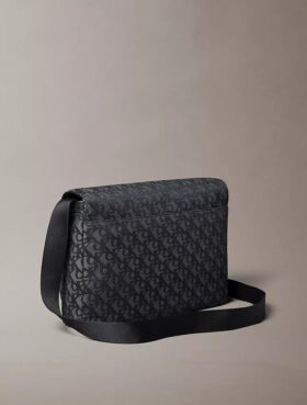 Mala tipo mensageiro com Monogram em toda a superfície