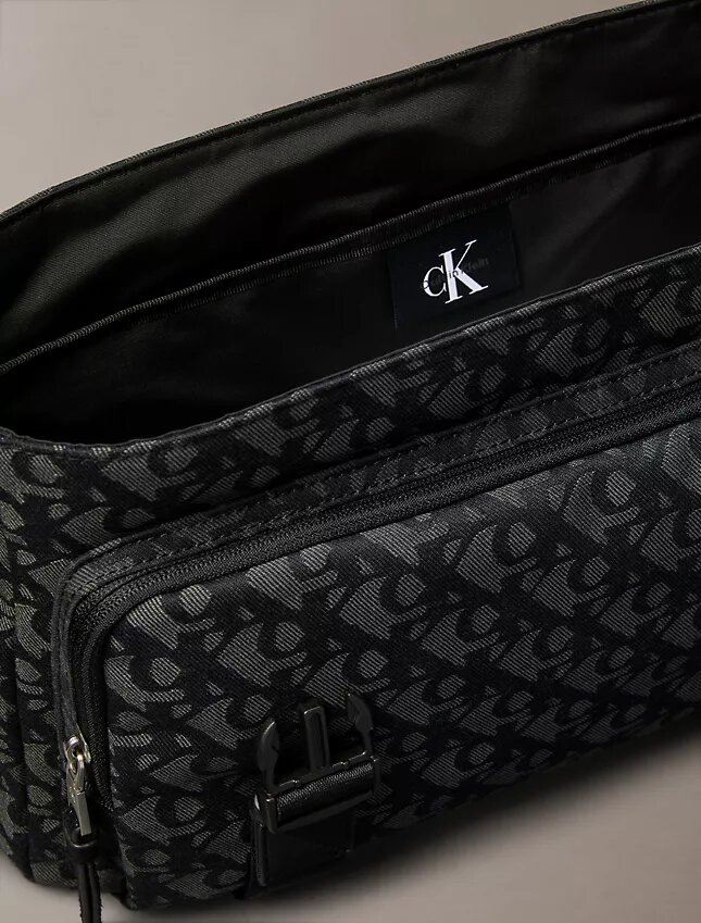 Mala tipo mensageiro com Monogram em toda a superfície Mala tipo mensageiro com Monogram em toda a superfície