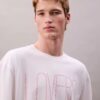 Marc Hundley Pride Lovers em T-shirt de corte descontraído Marc Hundley Pride Lovers em T-shirt de corte descontraído