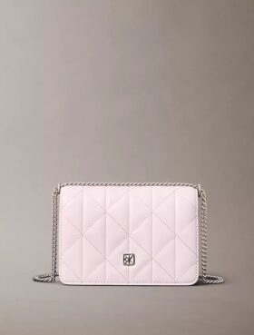 Mini-bolsa com alça de corrente e emblema acolchoado Mini-bolsa com alça de corrente e emblema acolchoado