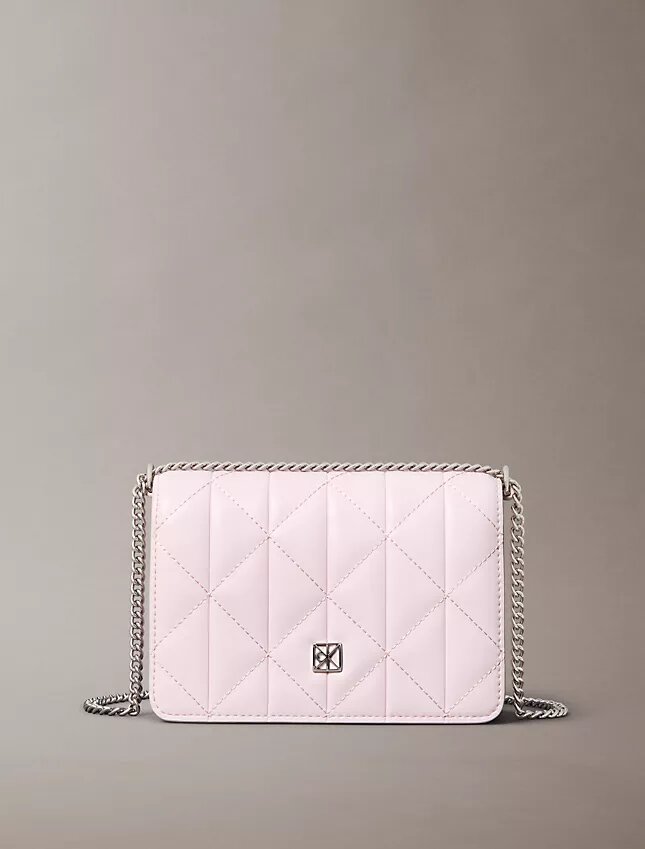 Mini-bolsa com alça de corrente e emblema acolchoado Mini-bolsa com alça de corrente e emblema acolchoado