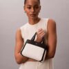 Mini-bolsa transversal em lona Monogram Mini-bolsa transversal em lona Monogram