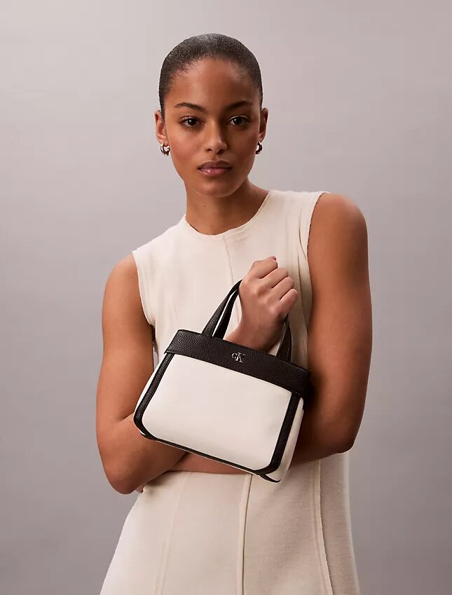 Mini-bolsa transversal em lona Monogram Mini-bolsa transversal em lona Monogram