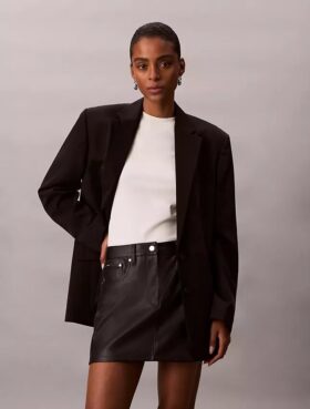 Mini-saia de 5 bolsos em imitação de pele