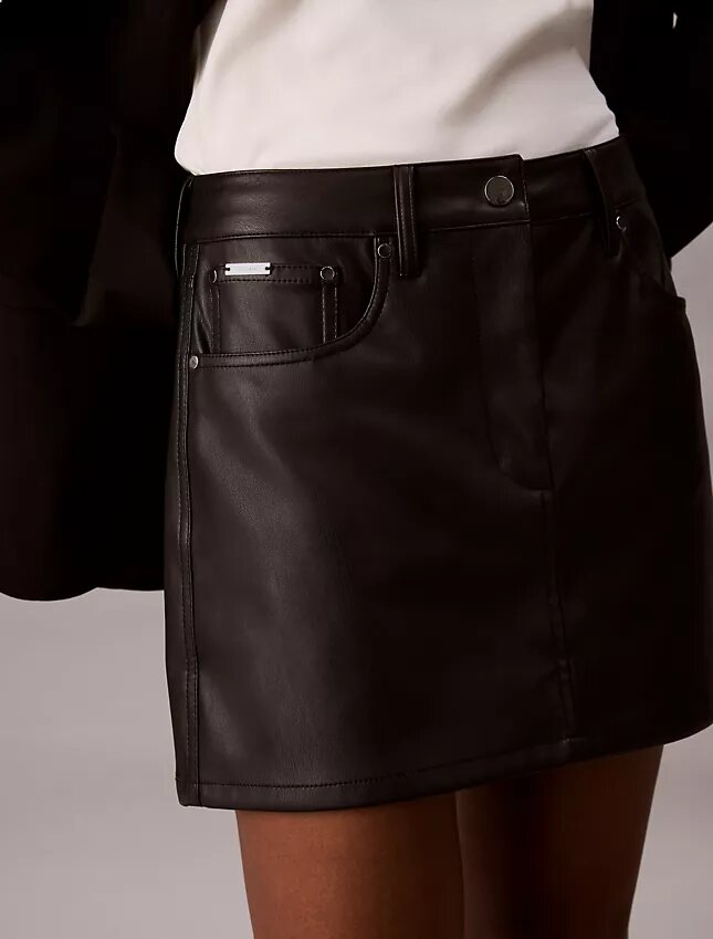 Mini-saia de 5 bolsos em imitação de pele Mini-saia de 5 bolsos em imitação de pele
