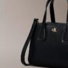 Mini Tote Monogram com alça transversal