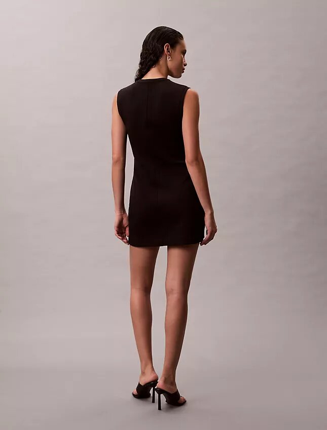 Mini-vestido sem mangas de tecido liso Mini-vestido sem mangas de tecido liso