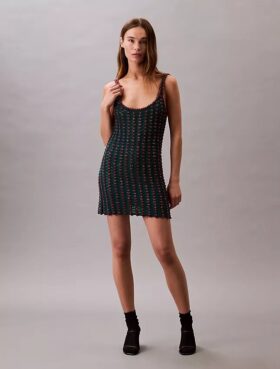 Mini-vestido sem mangas em croché com contas