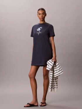 Mini-vestido tipo t-shirt com padrão floral
